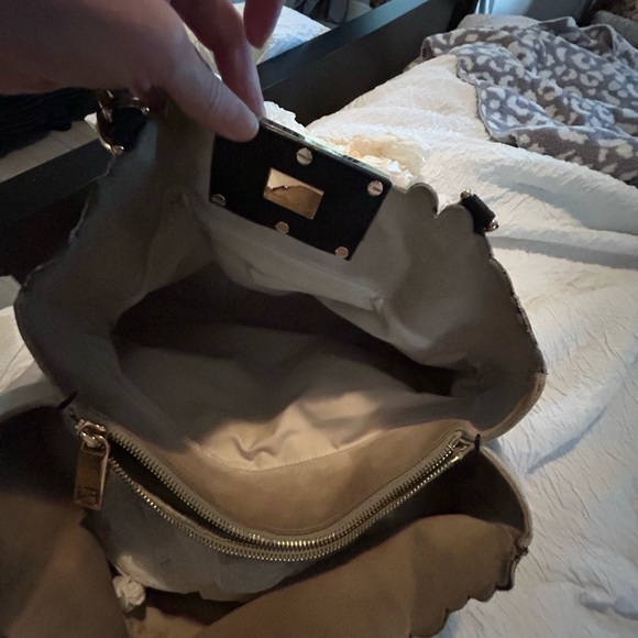 ‼️SOLD‼️ 💯% Authentic Fendi Mia Bag - Picture 10 of 15